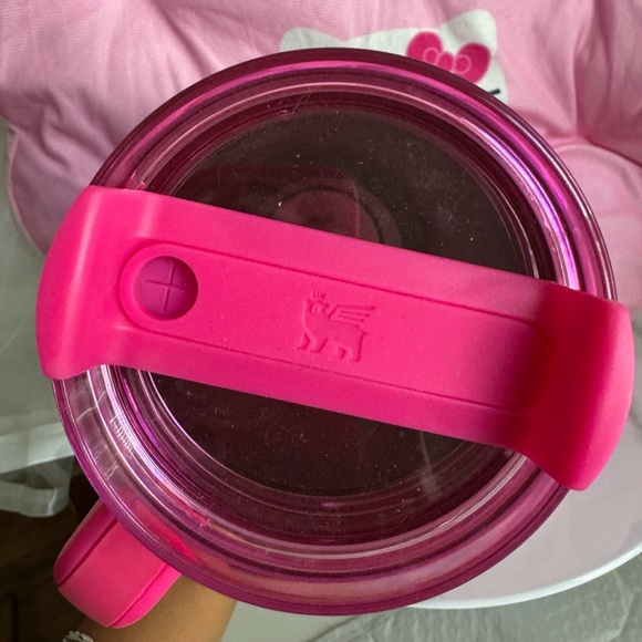 Stanley Pink Hello Kitty Tumbler - Picture 4 of 5
